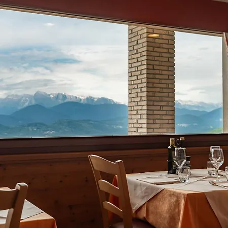 & Restaurant Al Trivio Hotel Altana